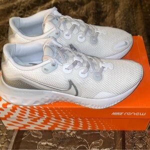 Nike Women’s Renew Run Shoes Size 8.5 Preowned
